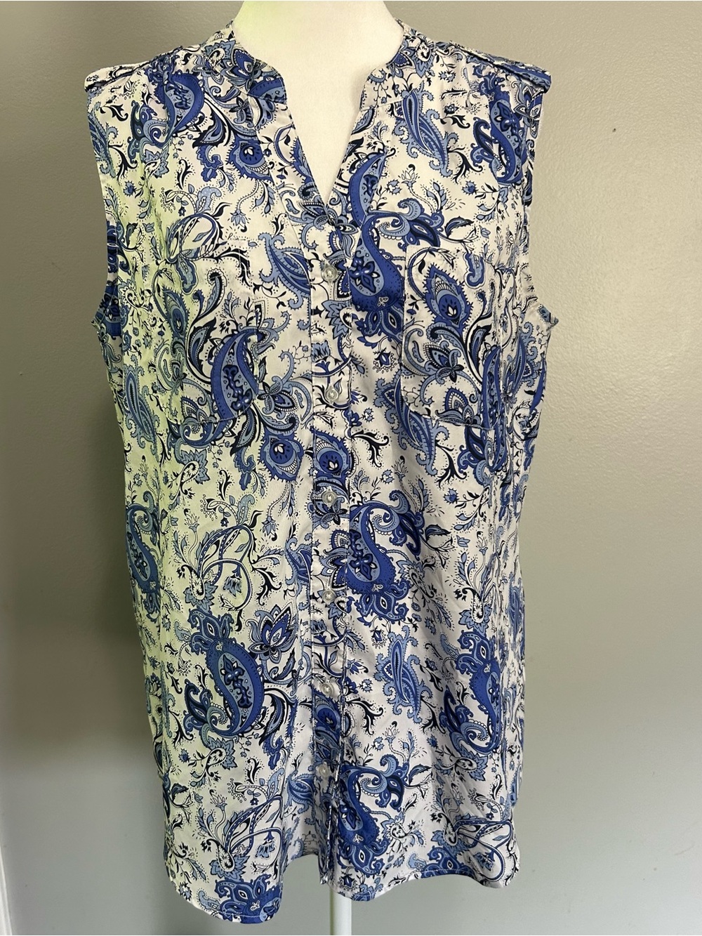 Jessica White Blue Paisley Sleeveless Top V neck Outdoor Light Quick Dry Button
